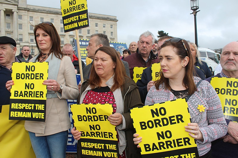 Ирландцы протестуют против отмены прозрачности границы.