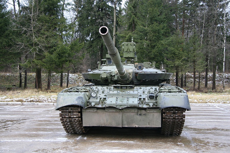 Комплекс активной защиты «Арена» на танке Т-80У.