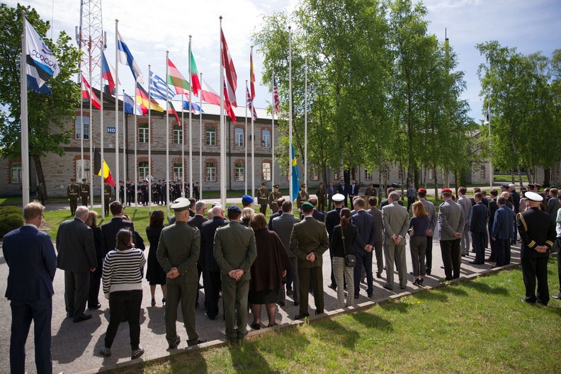 Центр киберзащиты НАТО (NATO CCD COE - NATO Cooperative Cyber Defence Centre of Excellence) был открыт в Эстонии в 2008 году.