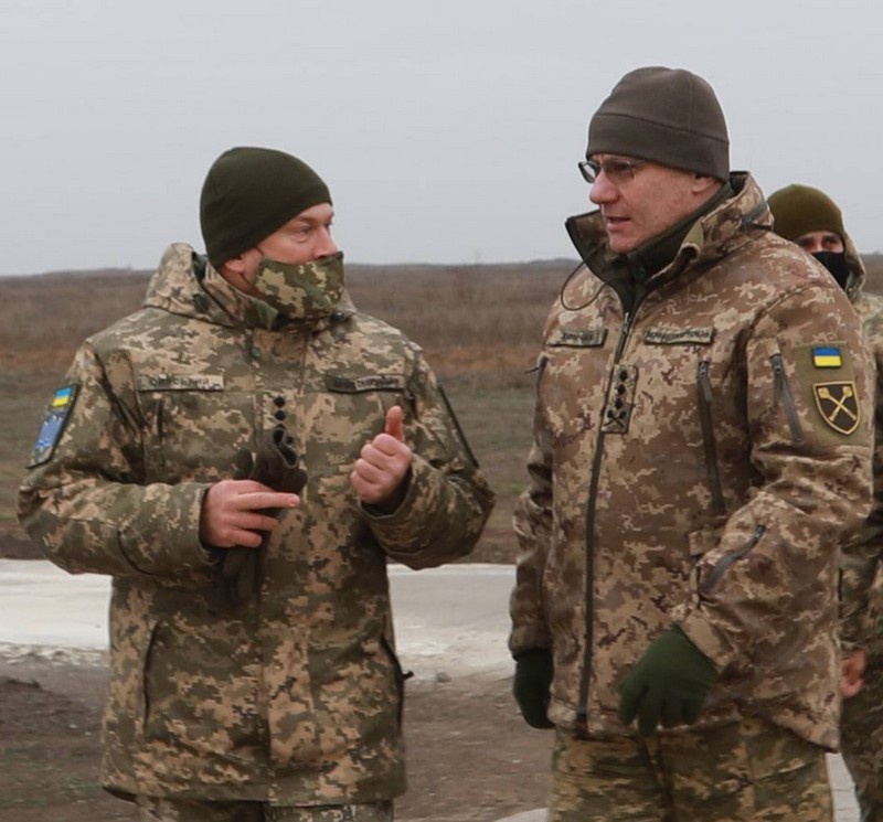 Главнокомандующий ВСУ Руслан Хомчак на военном полигоне Широкий Лан.