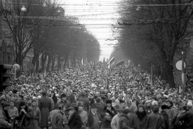 Люди на улицах Вильнюса во время январских событий.