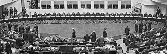 В столице Финляндии Хельсинки 1 августа 1975 года был подписан Заключительный акт Совещания по безопасности и сотрудничеству в Европе.