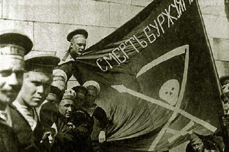 Моряки с линкора «Петропавловск» в 1917 году.