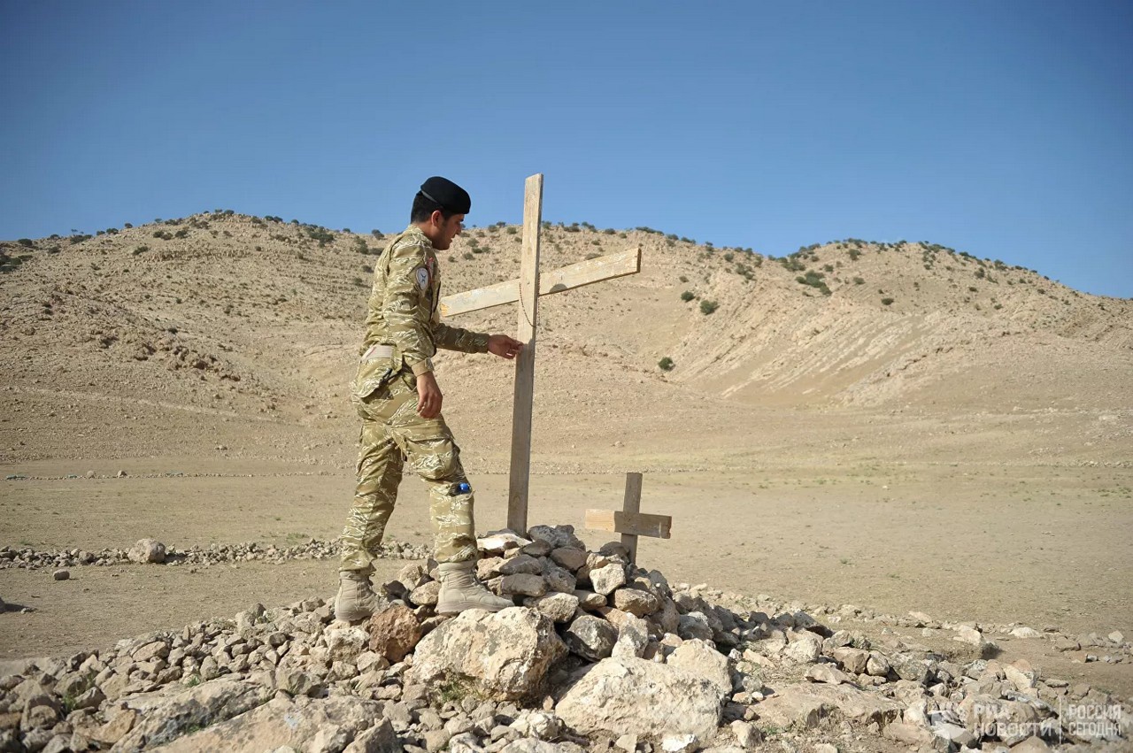 Христианская община Ирака, одна из старейших в мире, сократилась до 300 тыс. человек с 1,5 млн со времени вторжения США и последовавшего за этим исламистского насилия.