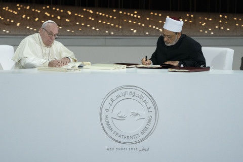 В 2019 г. папа посетил ОАЭ, где вместе с шейхом Ахмедом Мухаммадом аль-Тайибом подписал совместную Декларацию под названием «Документ о братстве между людьми ради мира во всём мире и мирного сосуществования».