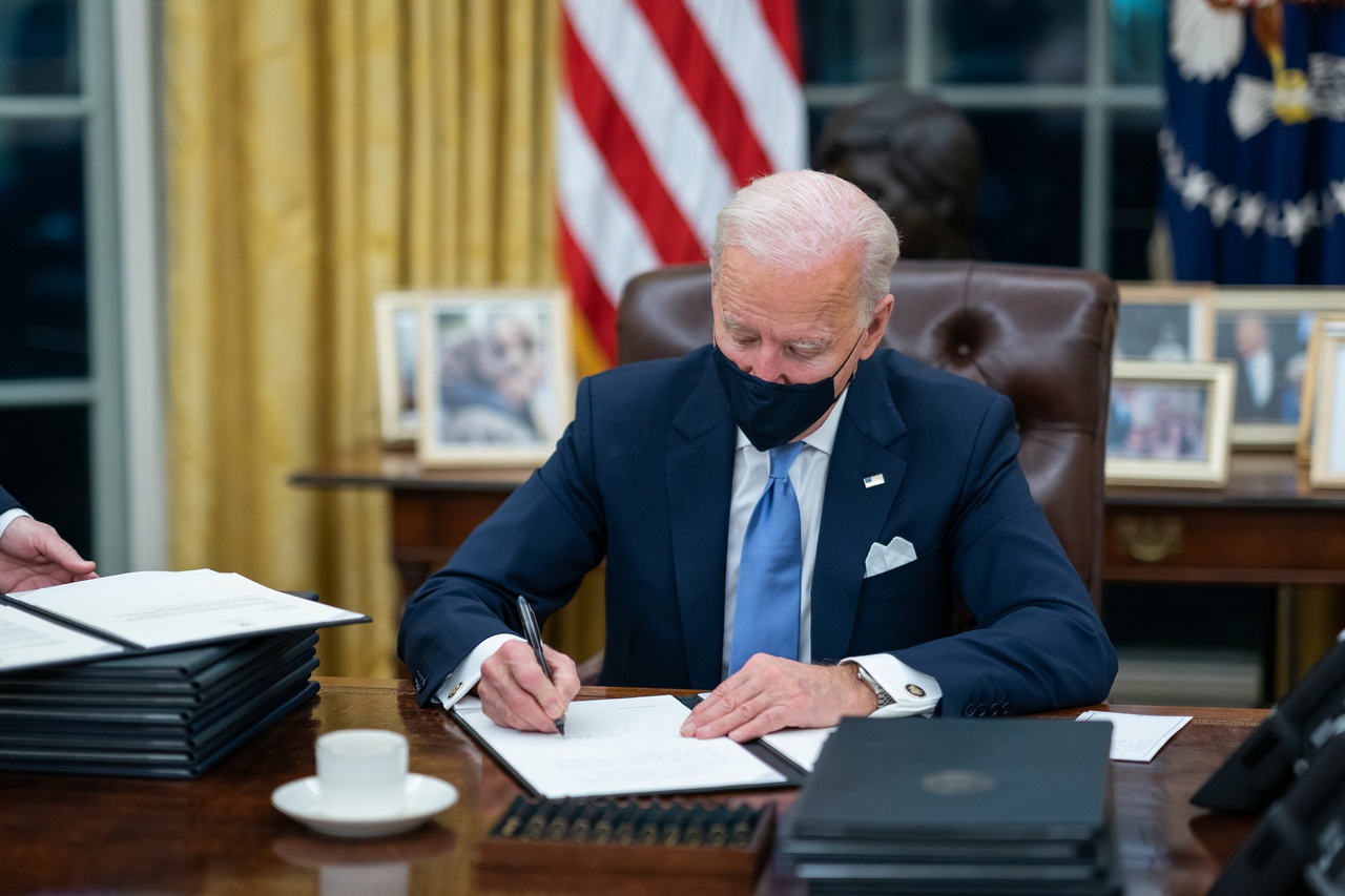 Байден вернул США в Парижское соглашение по климату сразу же, как присягнул на ступенях Капитолия.