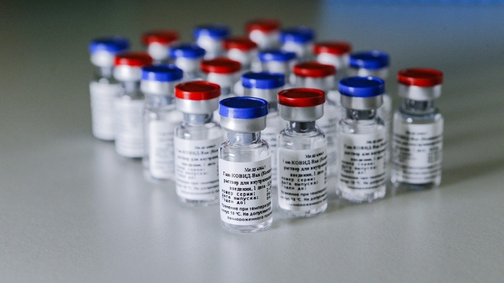 Вакцина «Спутник V», разработанная при участии специалистов Минобороны, была зарегистрирована первой в мире и считается весьма эффективной.