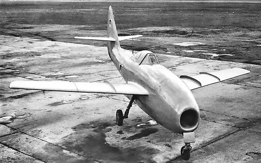 Ла-160 стал законодателем «моды» на стреловидное крыло.