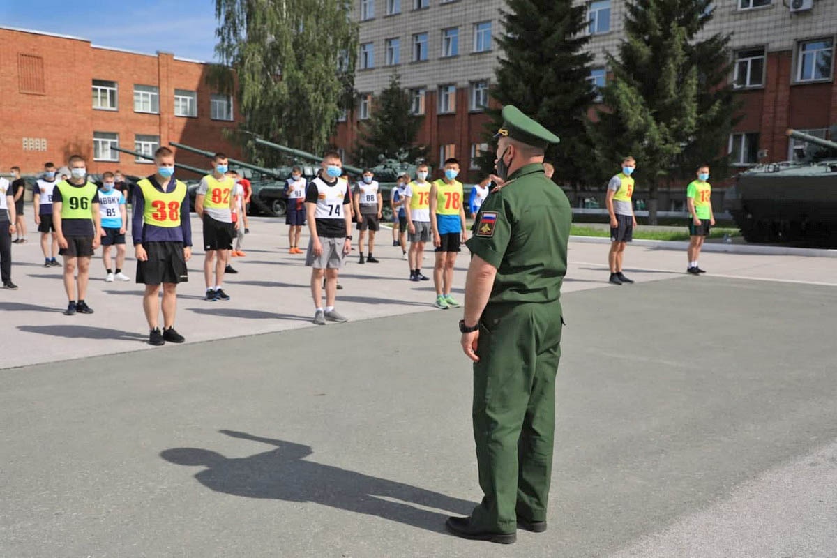 В течение трёх недель преподаватели военных вузов совместно с представителями военных комиссариатов определяли уровень физической подготовленности и здоровья.