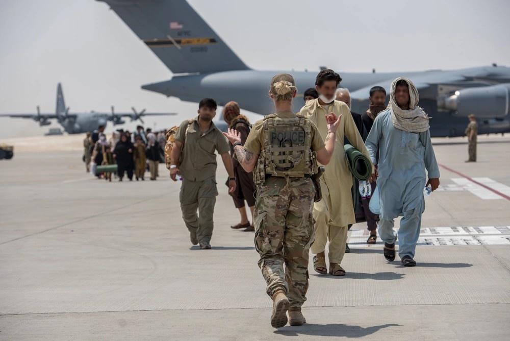 База Аль-Удейд стала основным транзитным узлом для эвакуированных из Афганистана.