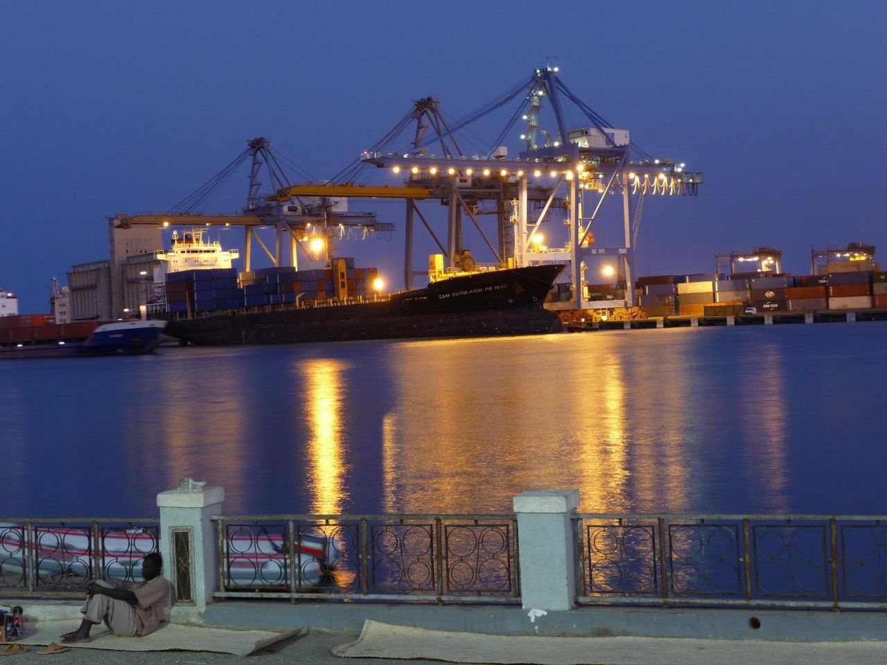 Порт-Судан является главным морским портом страны и жизненно важным торговым центром для её экономики.