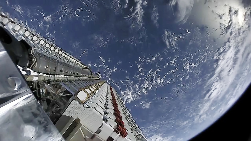 SpaceX планирует вывести 12 тыс. аппаратов Starlink на полярную орбиту.