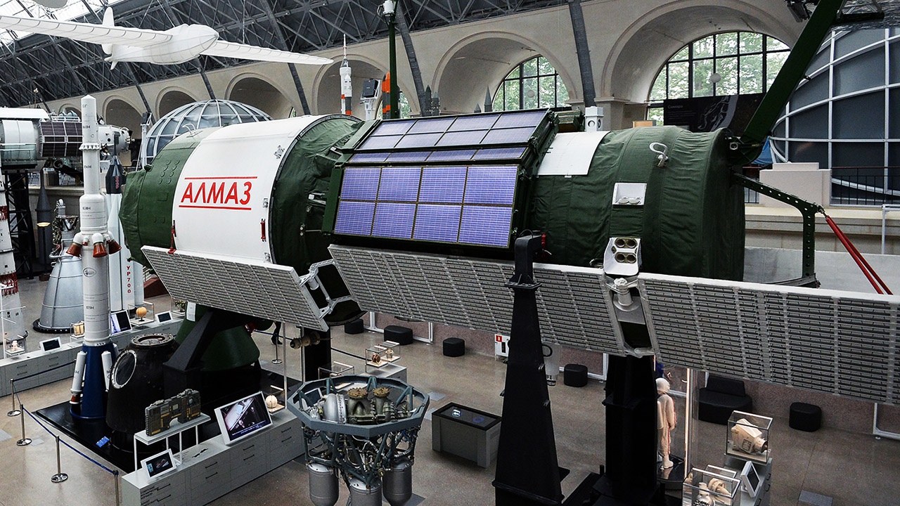 Пилотируемый орбитальный комплекс «Алмаз».
