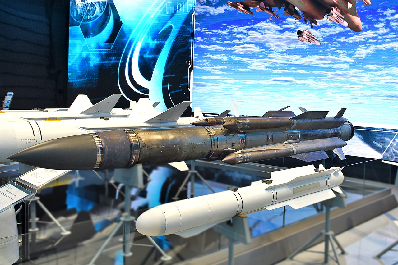 Межвидовая многоцелевая самонаводящаяся ракета Х-МД-Э для беспилотников в натуральную величину.