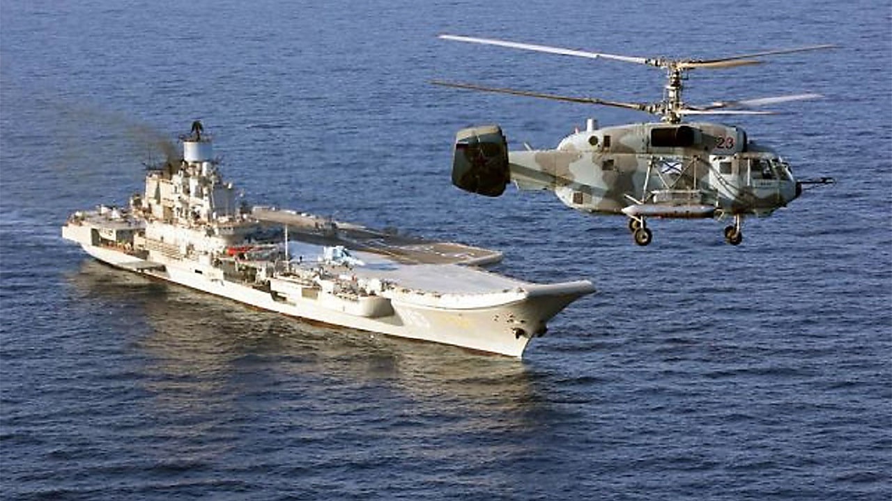 Авианесущий крейсер «Адмирал Кузнецов» и Ка-29.
