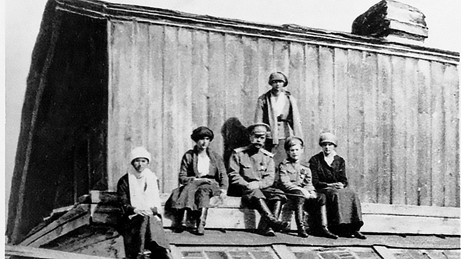 Царская семья в Тобольске.