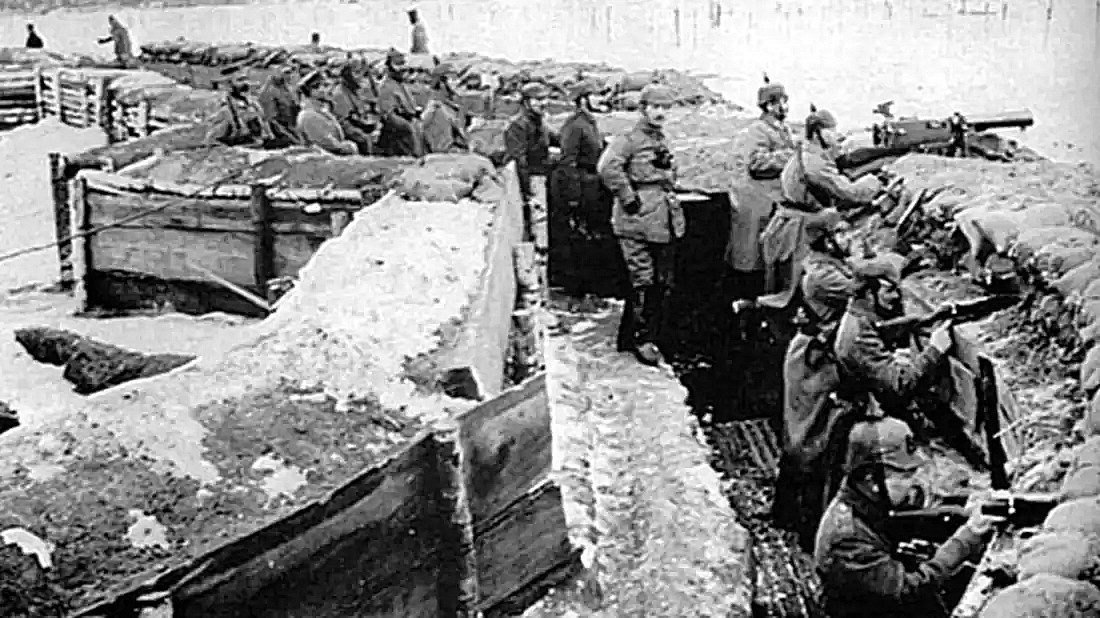 18 февраля германские и австро-венгерские войска начали наступление по всему Восточному фронту.