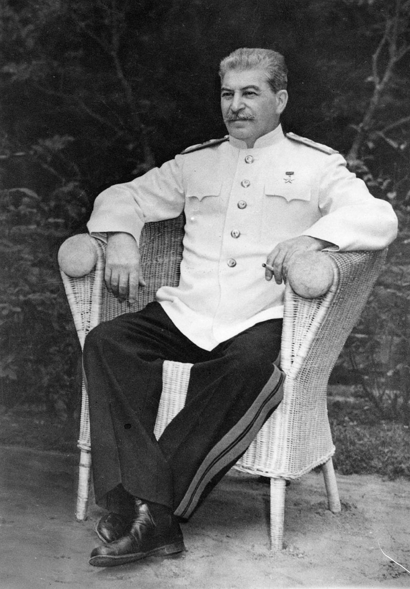Сталин категорически отказывался понимать, как можно вести переговоры с противником и скрывать факт их проведения от союзника.