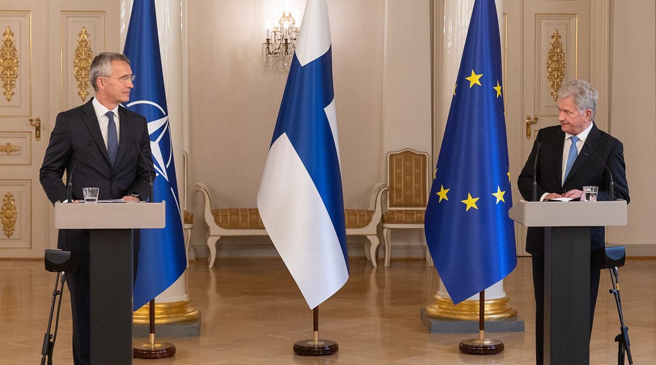 Канцелярия президента Финляндии сообщила о предстоящей встрече с Путиным 26 октября - сразу после совместной пресс-конференции Сауле Ниинистё и генерального секретаря НАТО Йенса Столтенберга.