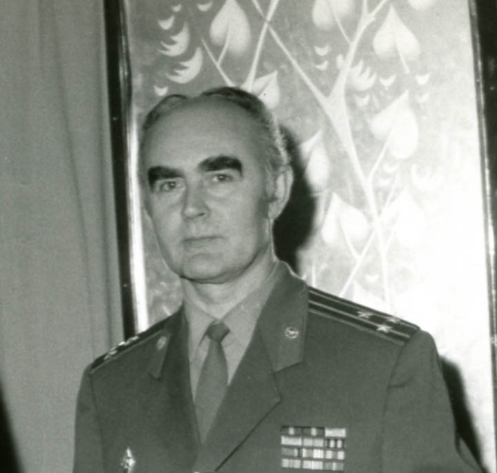 Военный атташе СССР полковник А. Никифоров.