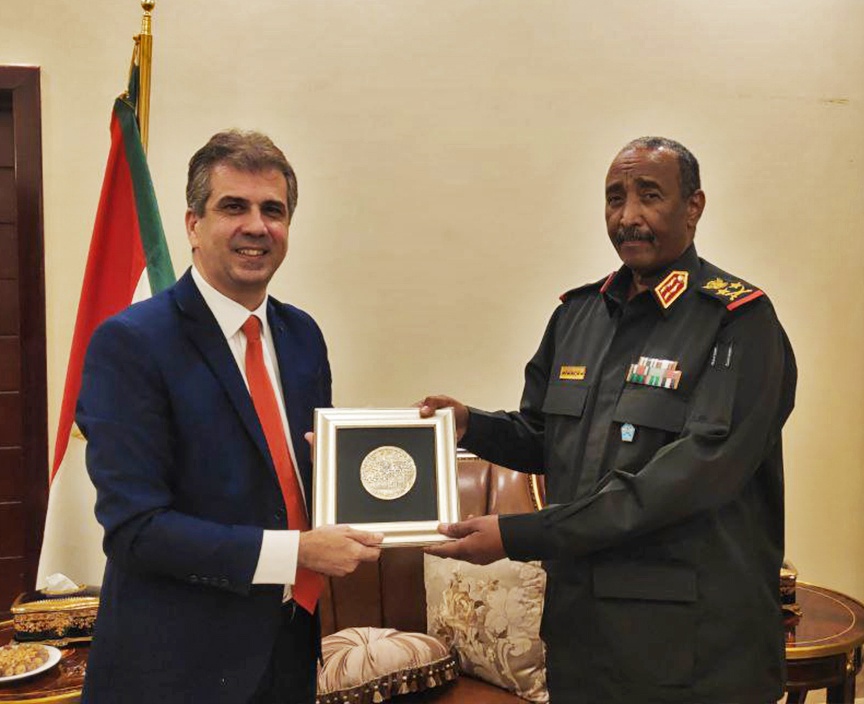 Израиль заинтересован в нормальных отношениях с Суданом, да и министр разведки Израиля Эли Коэн уже встречался с генералом Абдель Фаттах аль-Бурханом в этом году.