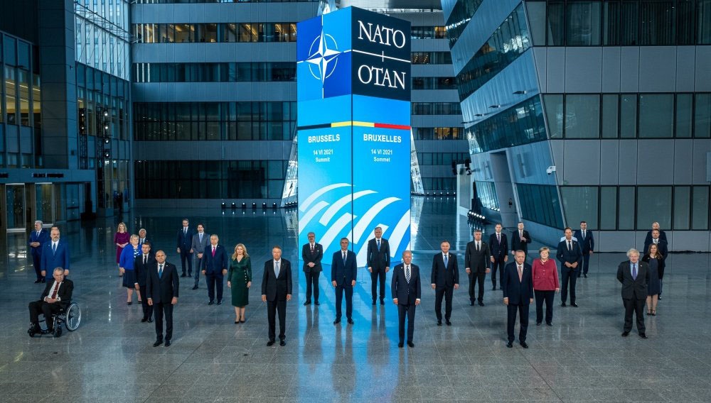 США используют НАТО для формирования общезападной коалиции против Китая и России.
