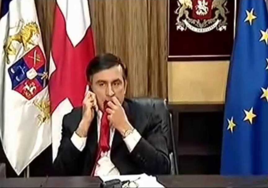 В 2008 году по зубам получил Михаил Саакашвили, который во главе своего войска, подготовленного инструкторами из США, попытался захватить Цхинвал.