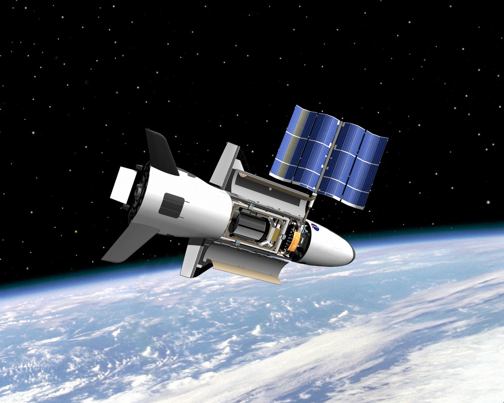 В двадцатых числах октября 2021 года с находящегося в космосе Х-37В было зафиксировано отделение от него с высокой скоростью малоразмерного космического аппарата.