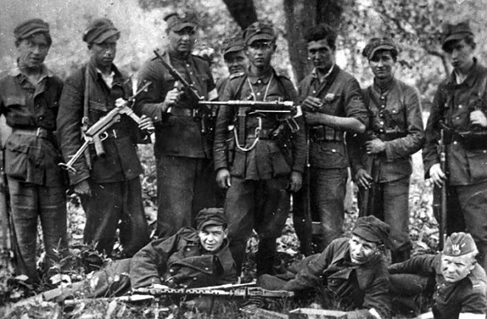На востоке Европы были созданы некие «партизанские» формирования, типа «Армии Крайовой» в Польше.