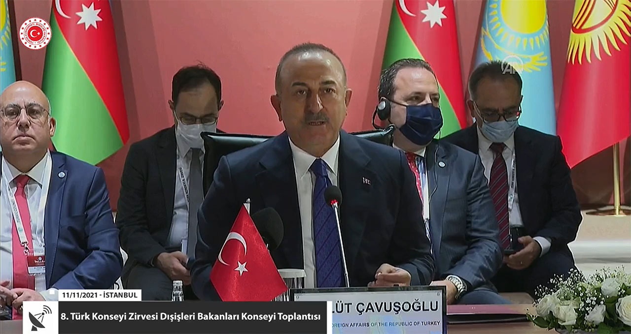 Глава турецкого МИД Мевлют Чавушоглу на саммите.