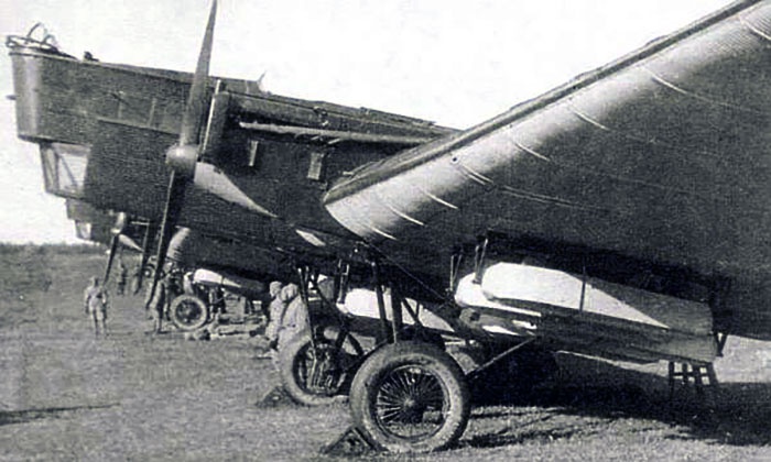 В начале 1928 года на вооружение школы поступили новые самолёты - тяжёлые бомбардировщики ТБ-1 конструкции А.Н. Туполева.