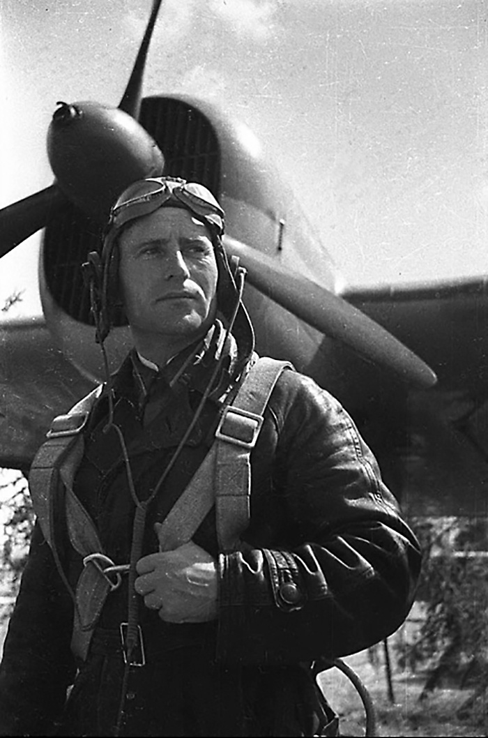 Звание Героя Советского Союза Иван Семёнович Полбин получил 23 ноября 1942 года.