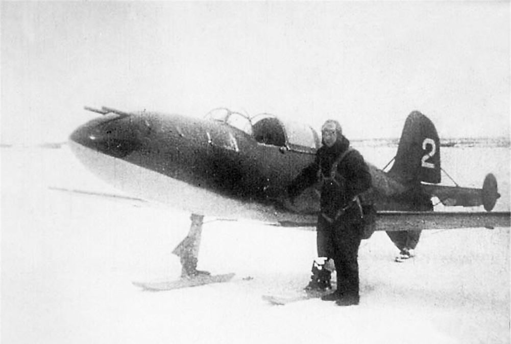 15 мая 1942 года лётчик-испытатель капитан Григорий Бахчиванджи впервые совершил полёт на реактивном самолёте.