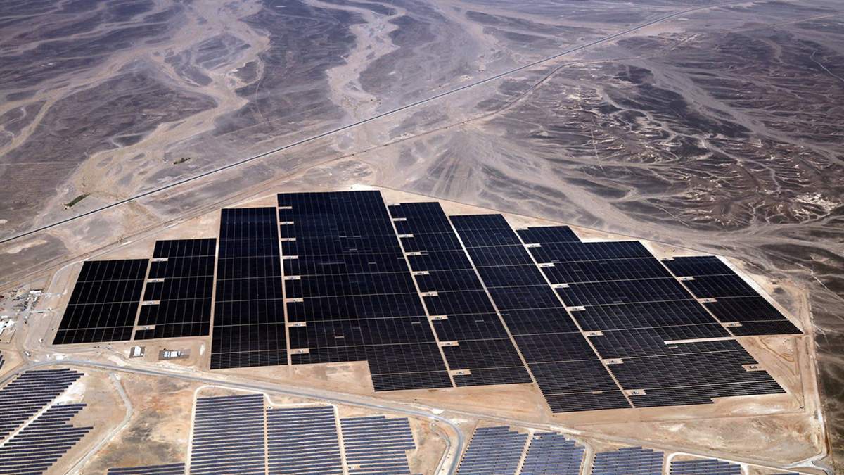 Израиль, Иордания и ОАЭ построят в пустыне энергетический оазис - крупнейшую в регионе ферму из солнечных батарей.