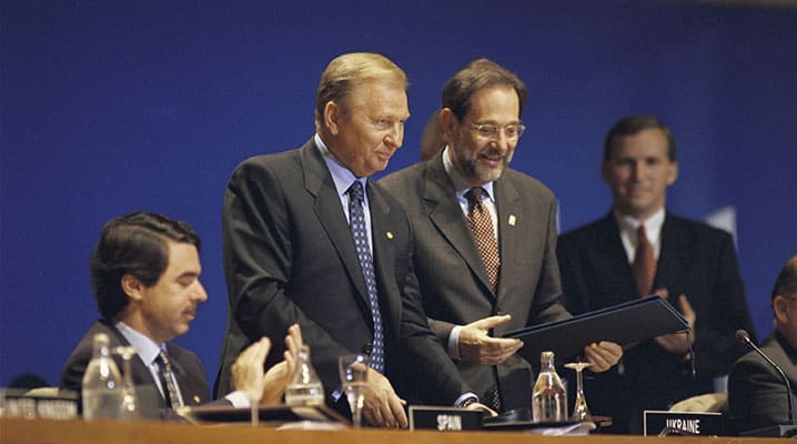 НАТО и Украина 9 июля 1997 года подписали Хартию об Особом партнёрстве на встрече НАТО на высшем уровне в Мадриде.