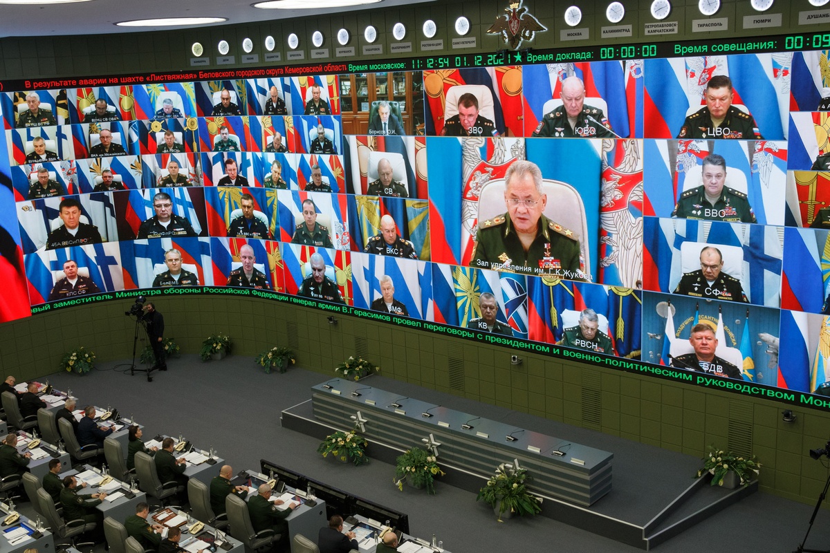 Министр обороны России генерал армии Сергей Шойгу провёл селекторное совещание с руководящим составом Вооружённых Сил.