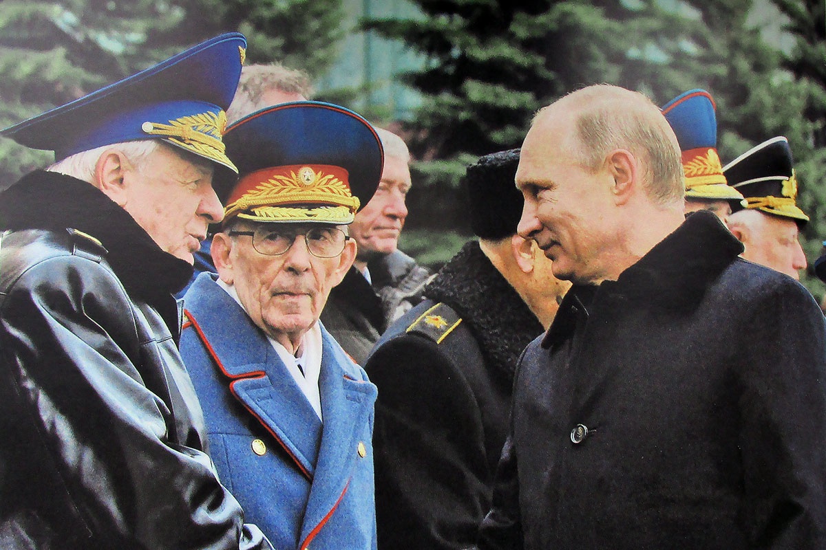 Красная площадь. Перед началом военного парада с президентом России В. Путиным.