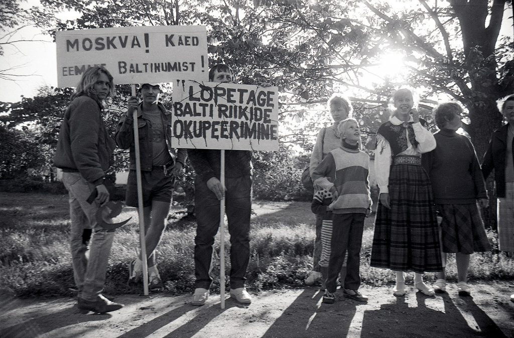 Тридцать лет назад значительная часть общества в Прибалтике верила заманчивым обещаниям народных фронтов.