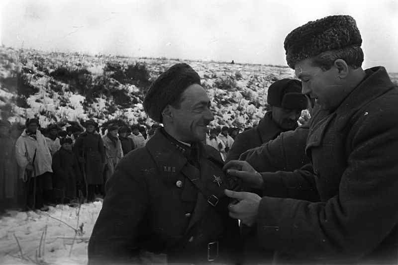 За проявленные при обороне Москвы доблесть и мужество 75 воинов ОМСБОН награждены боевыми орденами и медалями Советского Союза.
