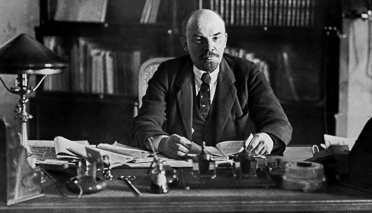 Ленину надо было теоретически обосновывать строительство государственного капитализма, вот он и придумал государственно-капиталистическую монополию.