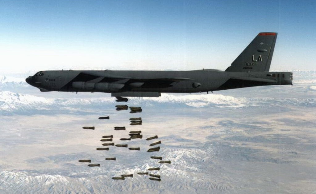 Стратегическая авиация США стала регулярно проводить полёты в непосредственной близости от российской территории, в ходе которых отрабатываются способы нанесения ядерных ракетно-бомбовых ударов по России.