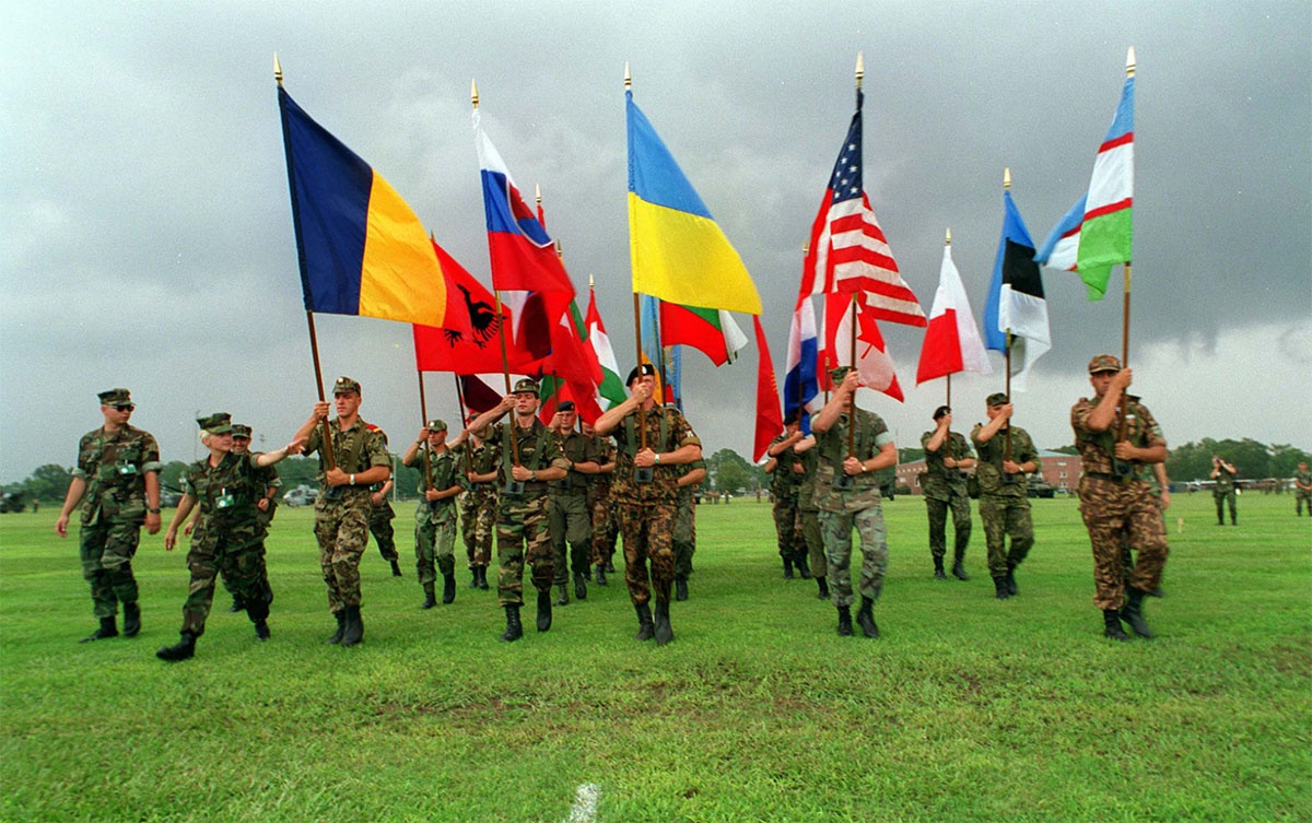 Среди явных угроз - наращивание военной активности альянса у российских границ, военное освоение Украины.