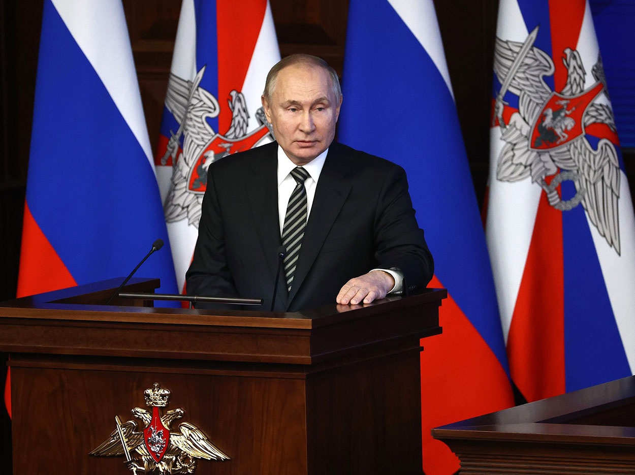 Владимир Путин поставил задачу освоения современного оружия на ежегодном расширенном заседании Коллегии Министерства обороны Российской Федерации.