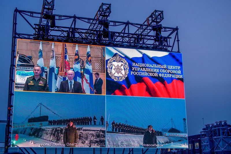 Владимир Путин по видеосвязи из Национального центра управления обороной РФ принял участие в церемонии приёма в состав Военно-Морского флота страны атомных ракетных крейсеров «Князь Олег» и «Новосибирск».