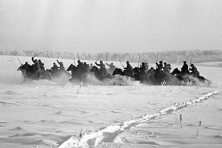 В условиях бездорожья и большой высоты снежного покрова кавалерия в 1941-м была у нас самой эффективной мобильной боевой силой.