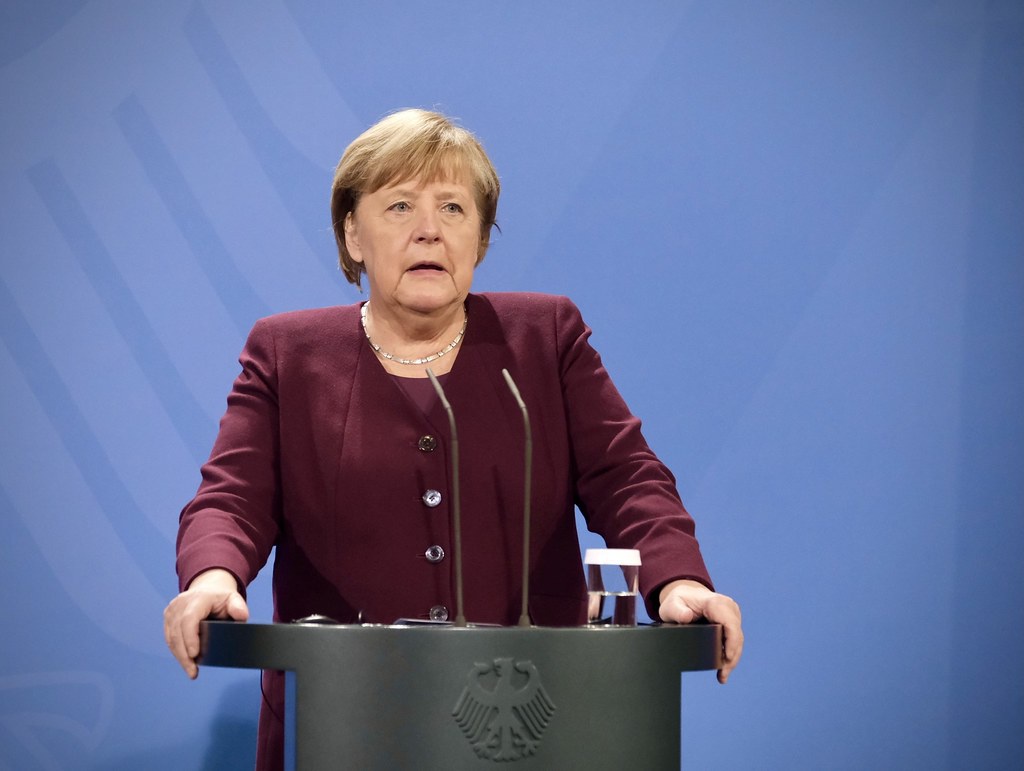 Ангела Меркель, хоть и поглядывала в сторону США, вполне уверенно заявляла, что дешёвый русский газ пойдёт на пользу не только индустриальной Германии, но и всей европейской экономике.