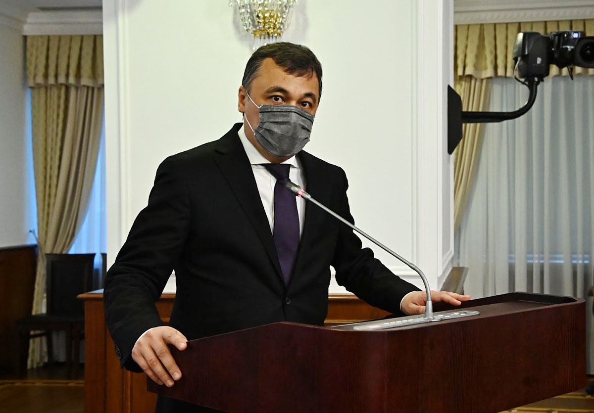 Министром информации и общественного развития стал Аскар Умаров, известный своей зоологической русофобией.