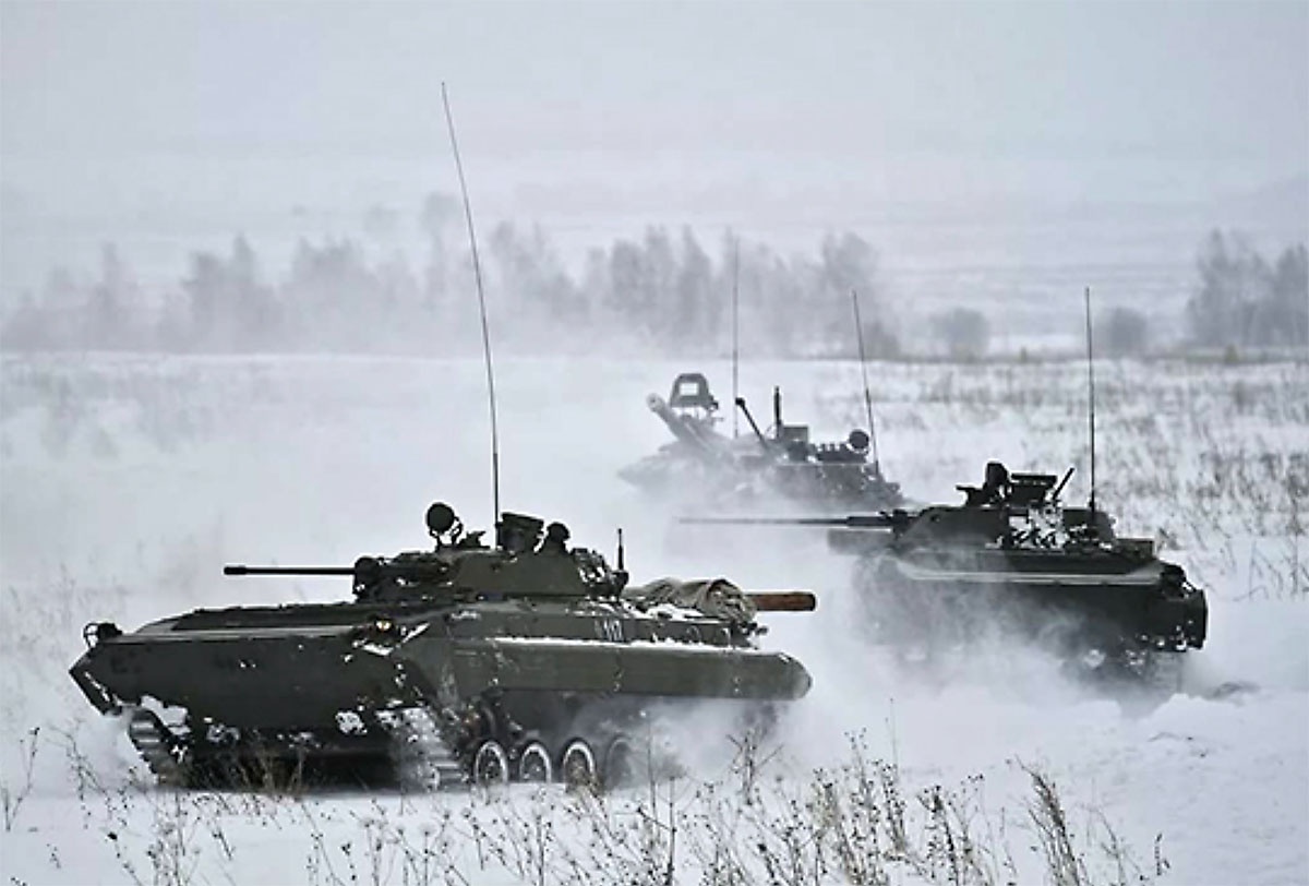 В завершении полевого выхода каждое подразделение проведёт учебный бой, будет задействовано около 300 единиц военной техники, в том числе танки Т-72Б3, боевые машины пехоты БМП-2.