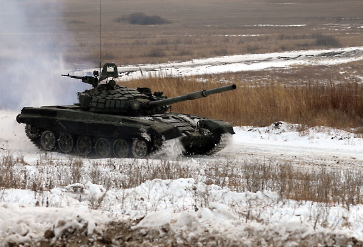 На полигоне Бурдуны танкисты приступили к отработке вождения на современных танках Т-72Б3.