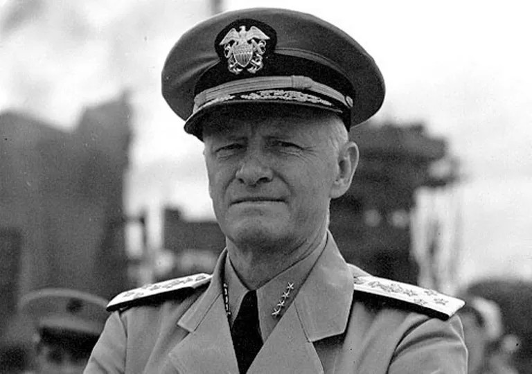 Адмирал флота Честер Нимиц сумел сохранить высокий уровень численности морской разведки после войны.